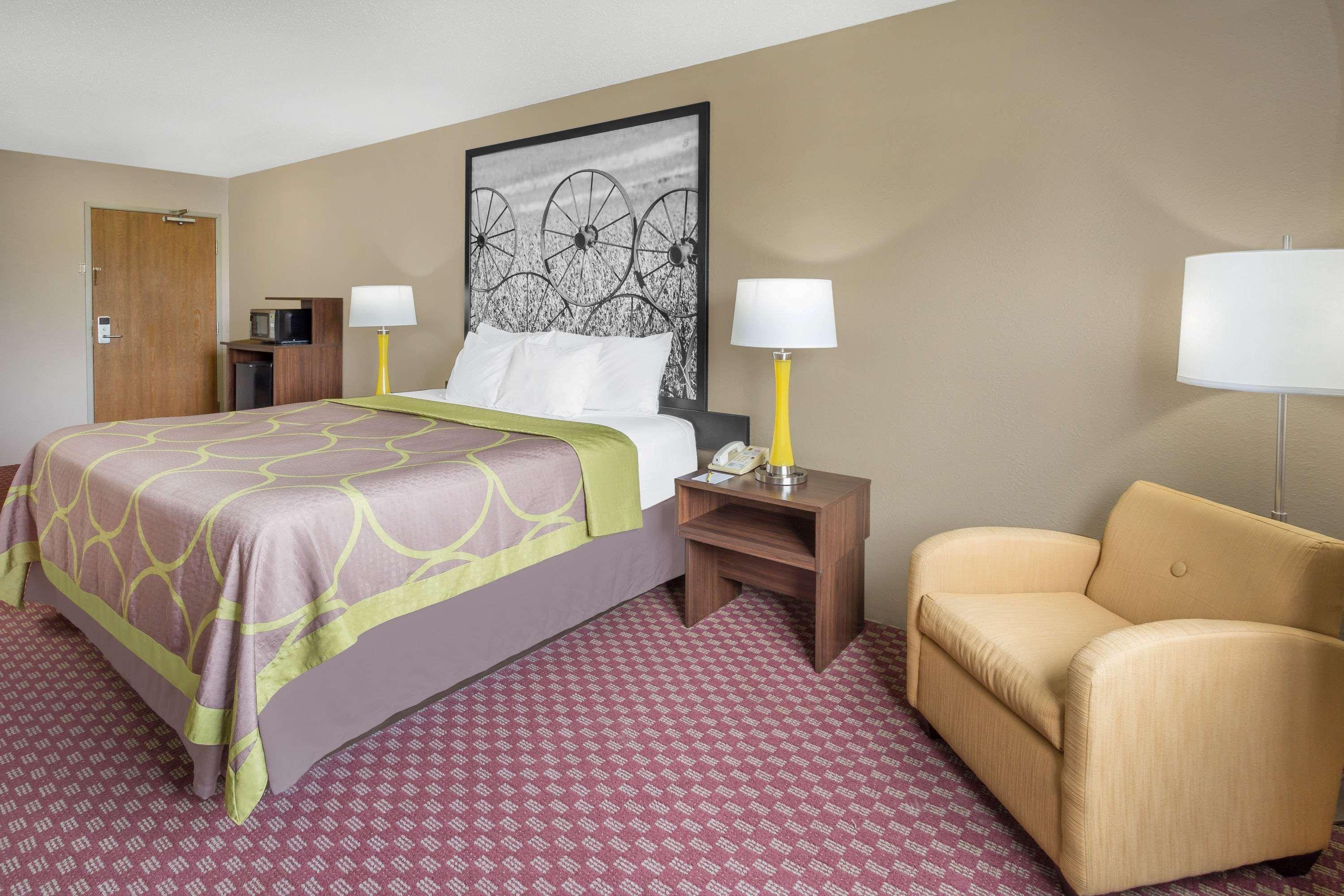 Super 8 By Wyndham Hebron Lowell Area Zewnętrze zdjęcie