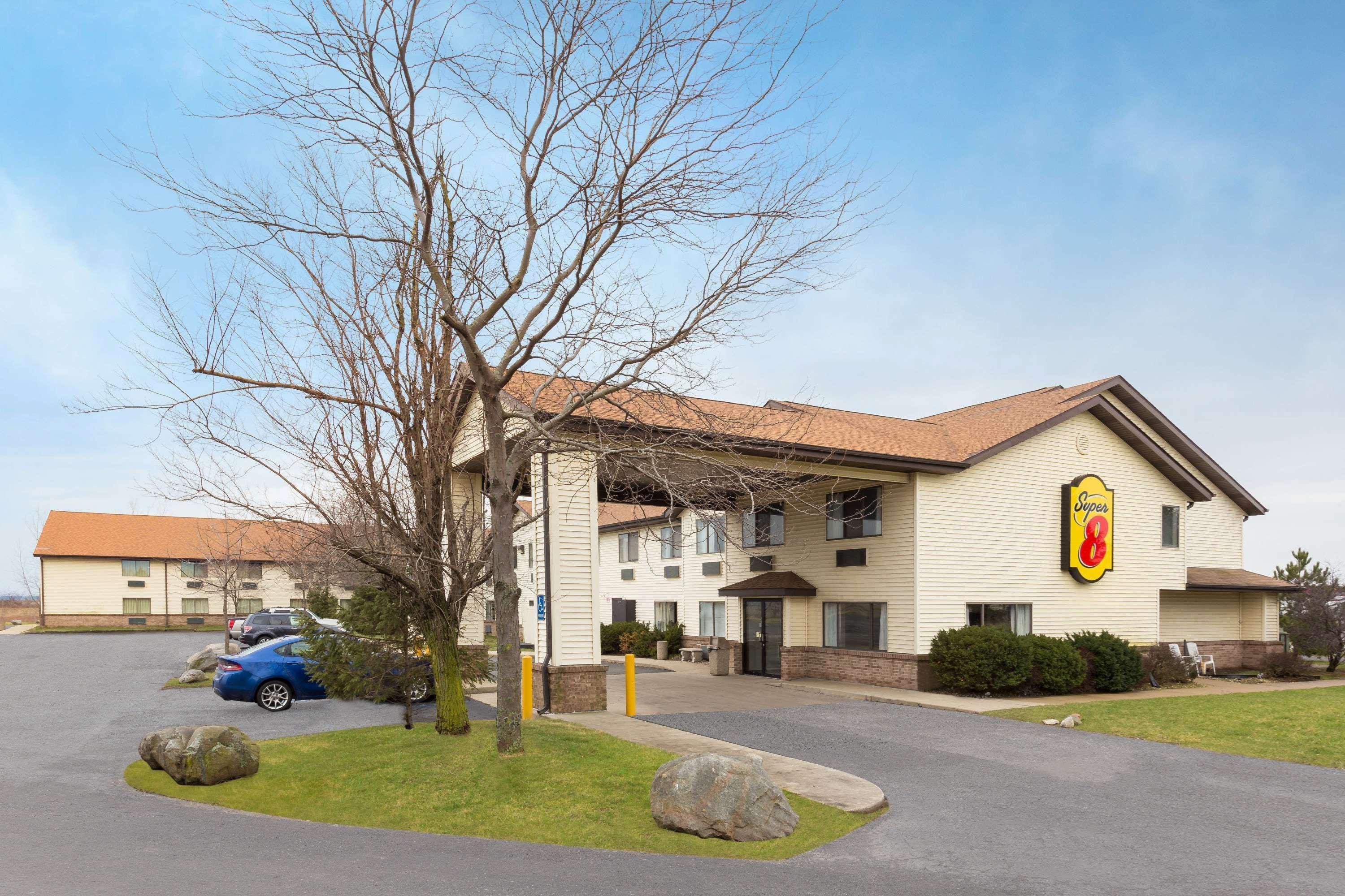 Super 8 By Wyndham Hebron Lowell Area Zewnętrze zdjęcie