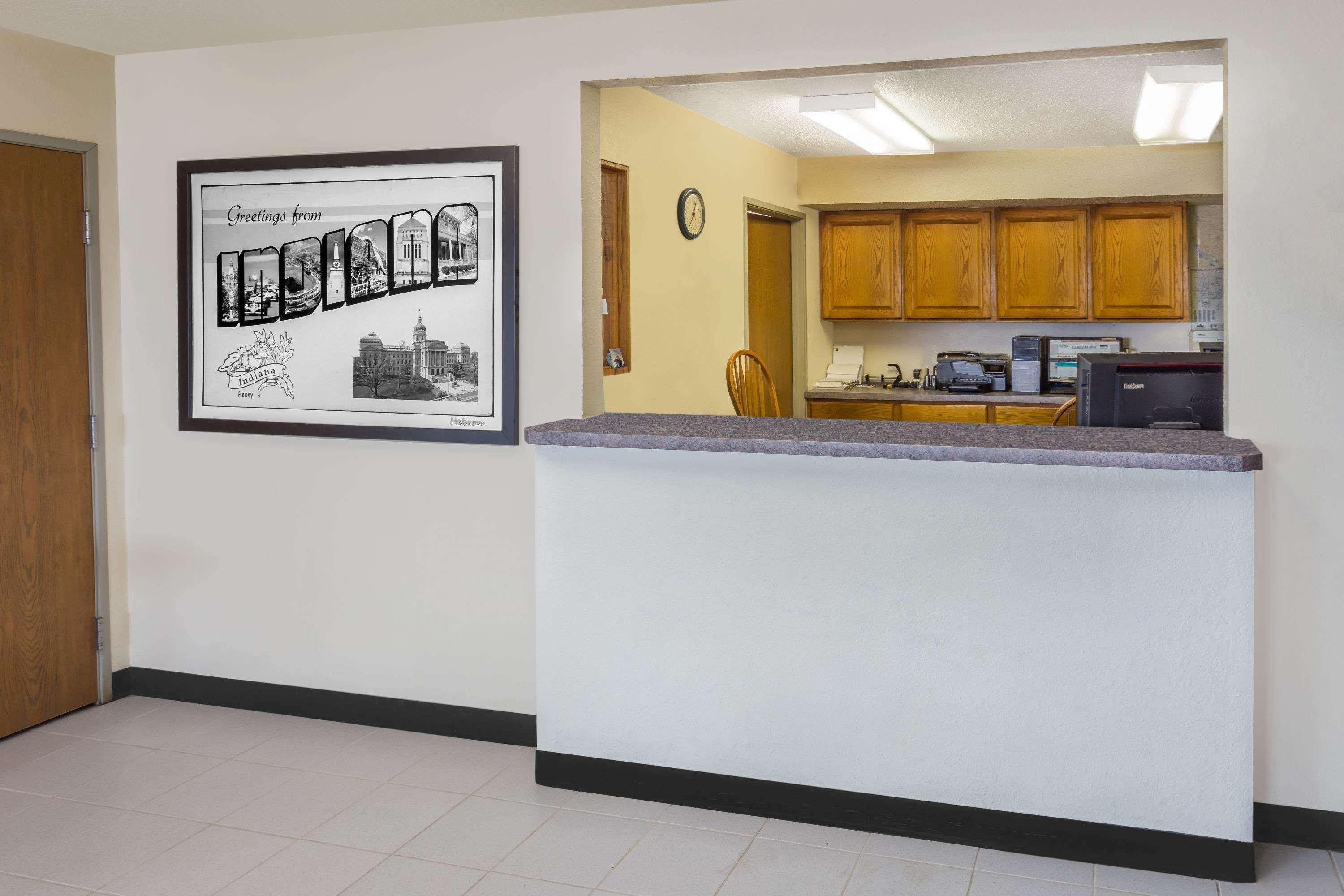 Super 8 By Wyndham Hebron Lowell Area Zewnętrze zdjęcie