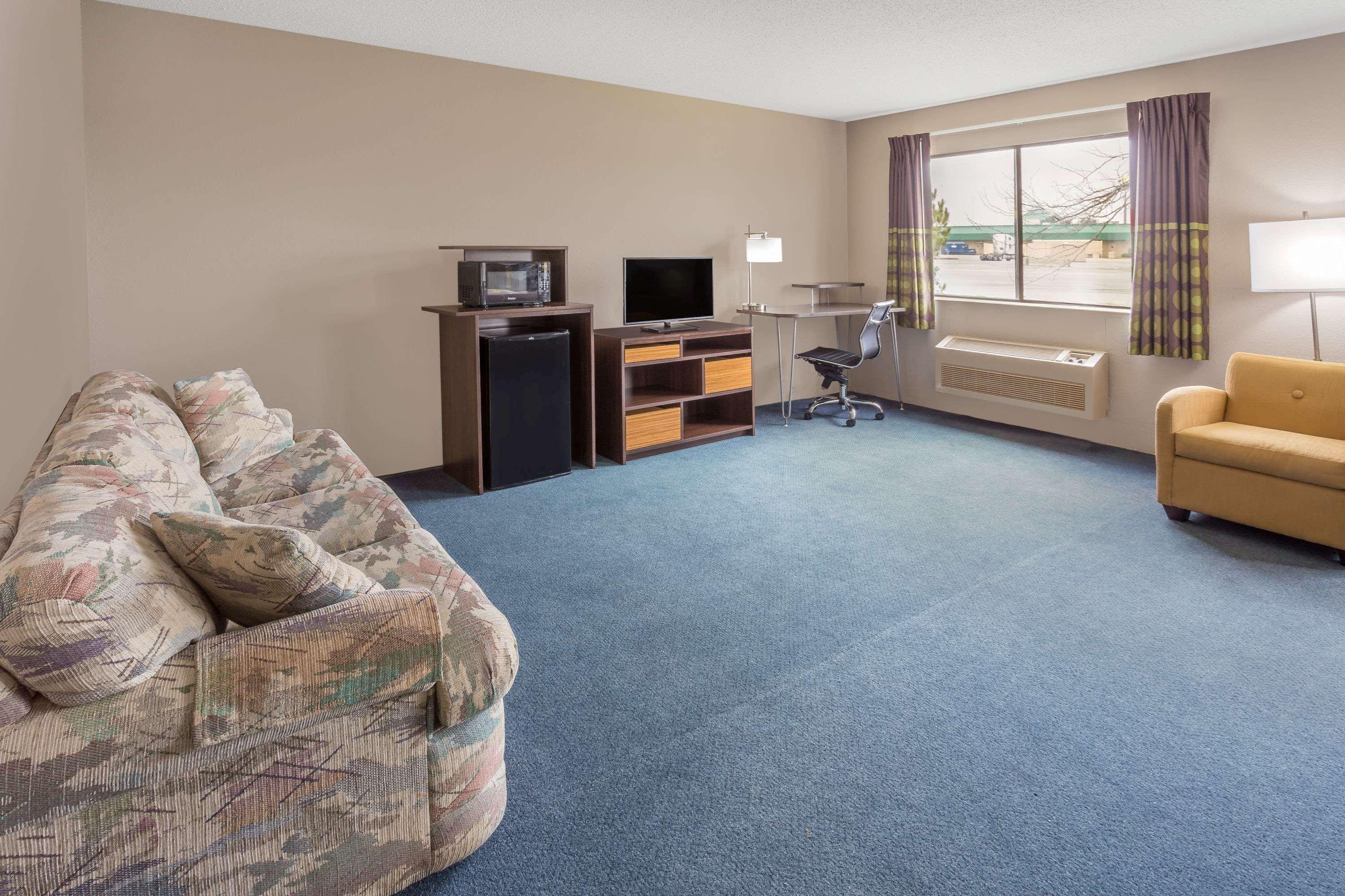Super 8 By Wyndham Hebron Lowell Area Zewnętrze zdjęcie